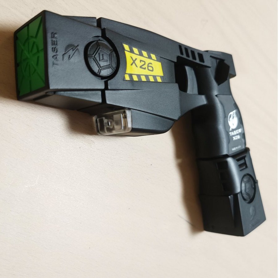 アメリカ ポリス X26 テーザー TASER モデルガン レプリカ