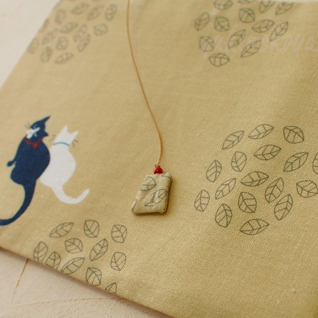 猫柄 文庫本ブックカバー お気に入りの場所 sheepsleep 白猫 はちわれ