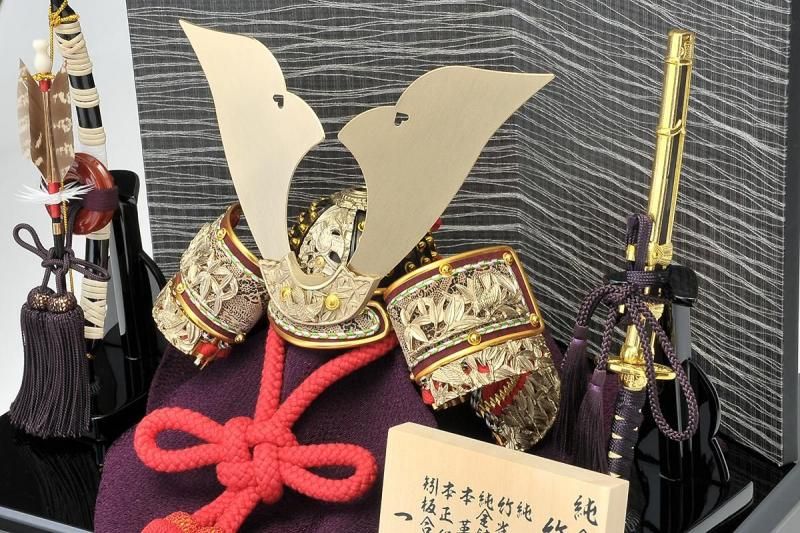 五月人形 兜収納飾り 一徳作 8号 純金箔押国宝模写竹雀兜収納飾り 5-70