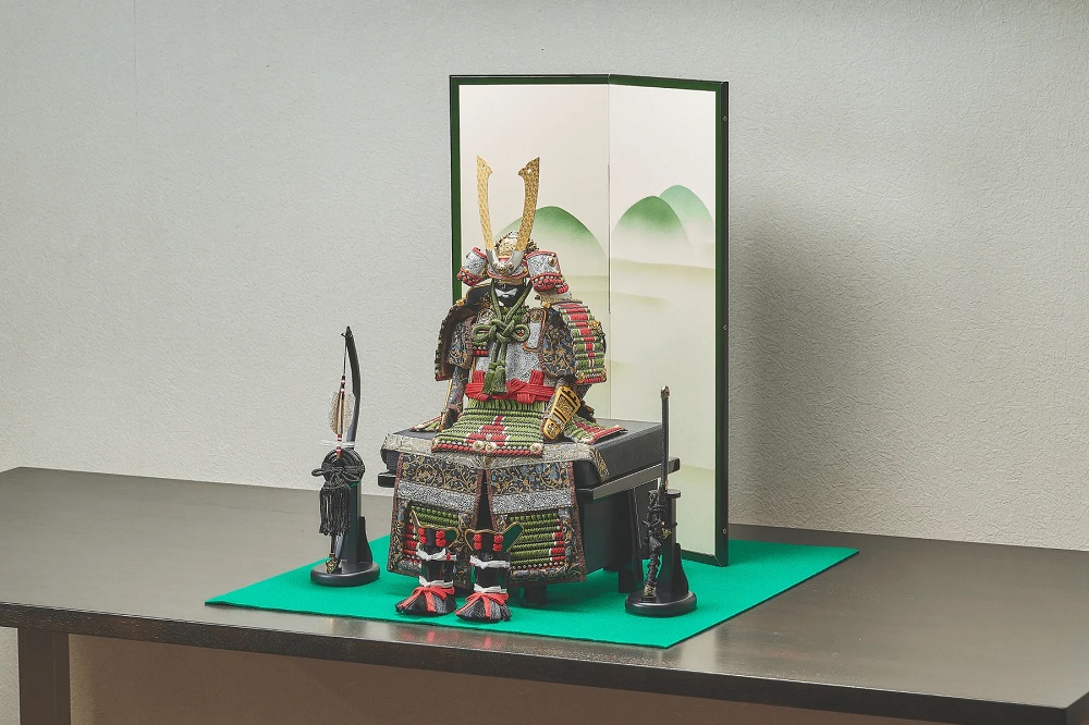 五月人形 鎧平飾り 雅、勝草に端午の鎧 SG-4911 創作作品の通販はau