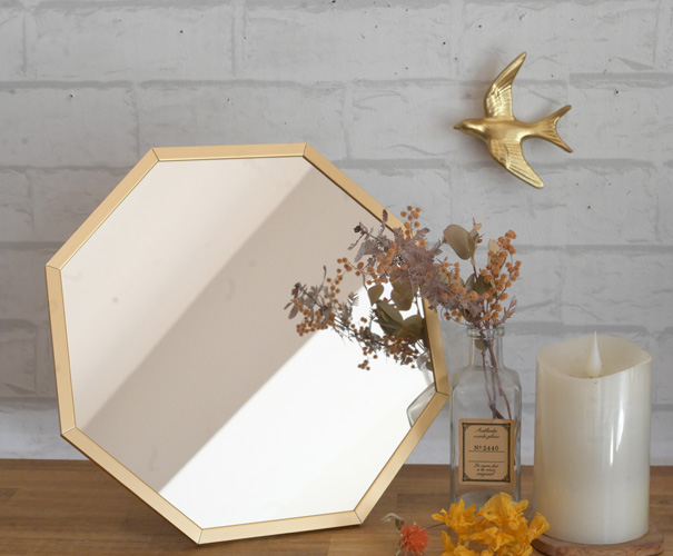 八角形の鏡を玄関に飾ると風水で開運に繋がると言われています『 幅