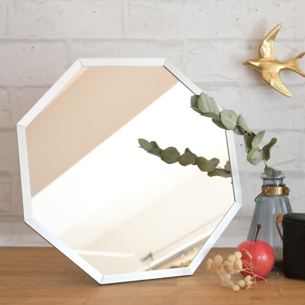 八角形の鏡を玄関に飾ると風水で開運に繋がると言われています『 幅