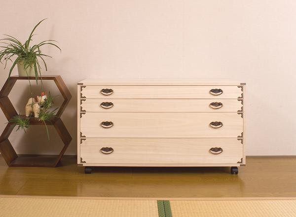 桐隅金具付きチェスト 4段 収納家具 タンス チェスト 完成品 キャスター付き衣装箱 HI-0043 和のおもむき桐たんす キャスター ランキング1位の画像