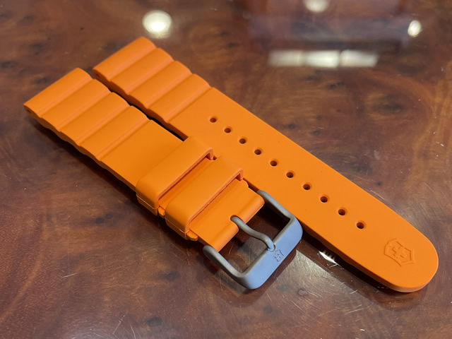 【良品】ビクトリノックス レザーベルト V25653 腕時計 黒 茶 シルバー VICTORINOX 腕時計用ベルト、バンド｜腕時計用品｜ファッション