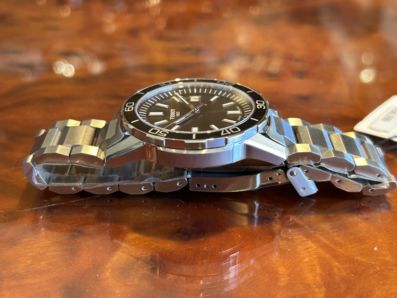 コ*チ様 【美品】TISSOT クォーツ 腕時計 ブラック　スーパースポーツ TISSOT スーパースポーツ クォーツ ブラック文字盤 ブレスレット