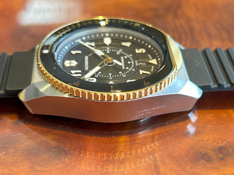 VICTORINOX（ビクトリノックス） ジャーニー Journey 1884 ブラック