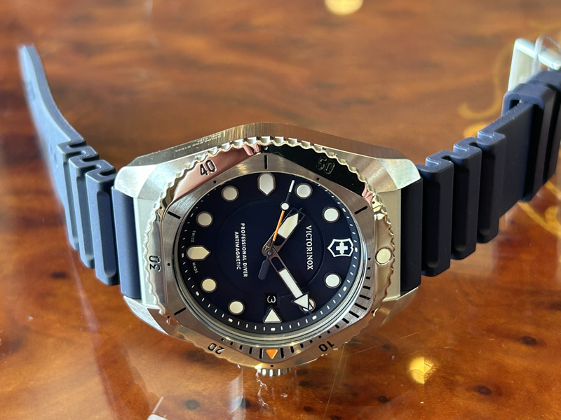VICTORINOX（ビクトリノックス） 腕時計 DIVE PRO ダイブプロ クォーツ