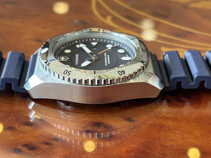 VICTORINOX ビクトリノックス 腕時計 DIVE PRO ダイブプロ クォーツ