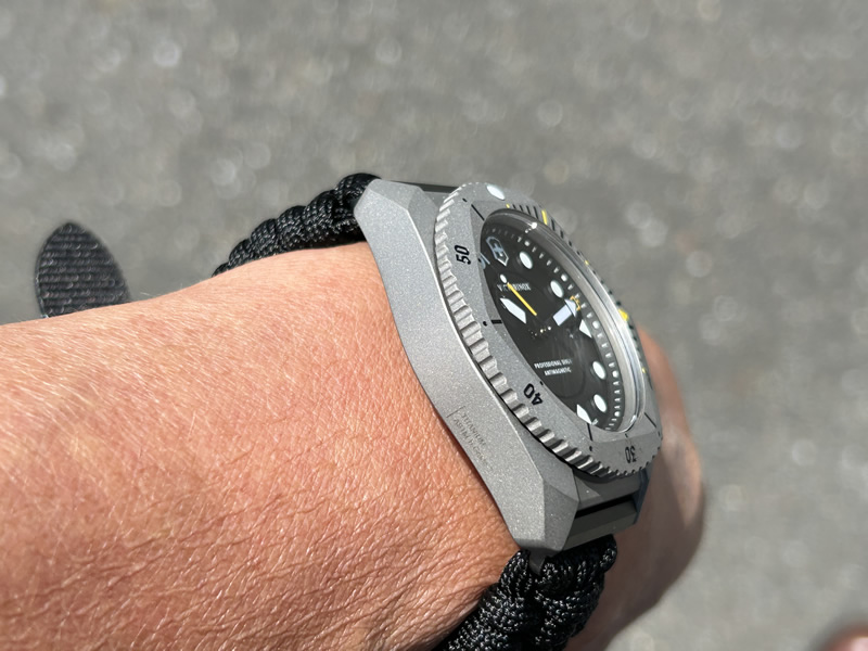 稼働品 ブリラミコ　ナンバー 46mm　ブラック　ラバーバンド　クォーツ NUMBER 46MM BLACK×SILVER ＜シリコンベルト＞ – BRILLAMICOメーカー