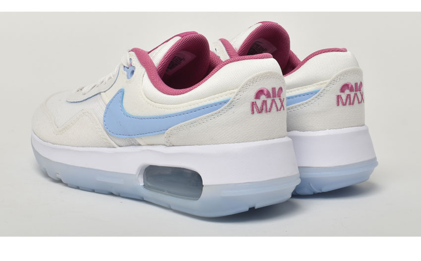 NIKE ナイキエアモア　キッズ　レディース　スニーカー　22.0 NIKE ナイキエアモア キッズ レディース スニーカー 22.0