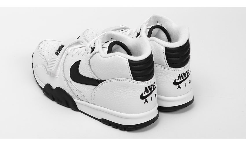 Nike ブラック/ホワイト スニーカー Nike ブラック/ホワイト スニーカー 値下げ可❗️ - メルカリ