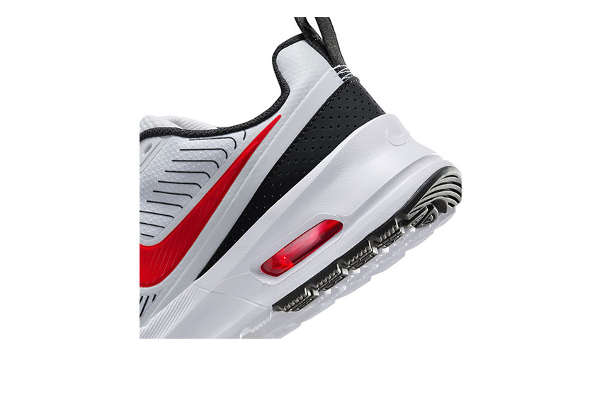 Nike エアマックス ホワイト スニーカー　28CM 新品 NIKE（ナイキ） スニーカー メンズ エア マックス ニュアクシス NIKE