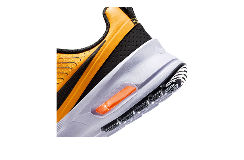 NIKE（ナイキ） スニーカー メンズ エア マックス ニュアクシス NIKE