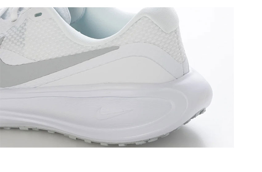 NIKEナイキレディーススニーカーランニングジョギングシューズ白ホワイト 新品 NIKE（ナイキ） ランニングシューズ レディース NIKE HJ8485 ホワイト