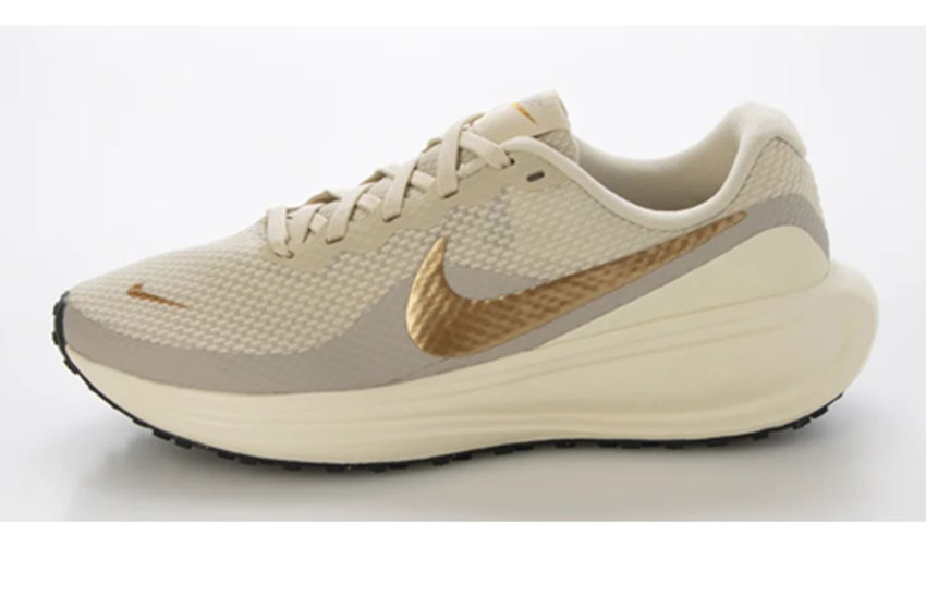 23.5 Nike ベージュ スニーカー　ナイキ　新品未使用　淡色　タグ付き NIKE（ナイキ） ランニングシューズ レディース ウィメンズ
