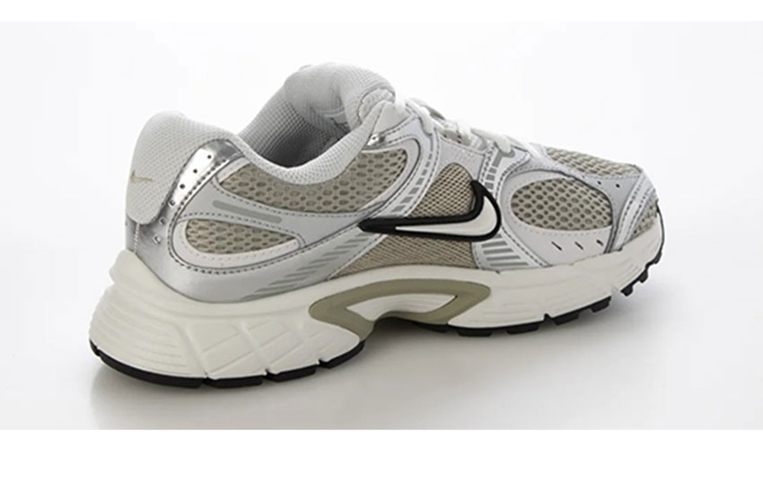 NIKE（ナイキ） スニーカー レディース ウィメンズV5 RNR NIKE HQ7901