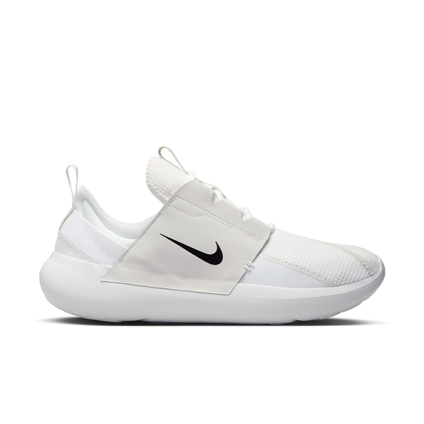 Nike スニーカー　グリーン/ホワイト26センチ　ユニセックス　未使用 ナイキ（NIKE）ランニングシューズ ジョギングシューズ フリー