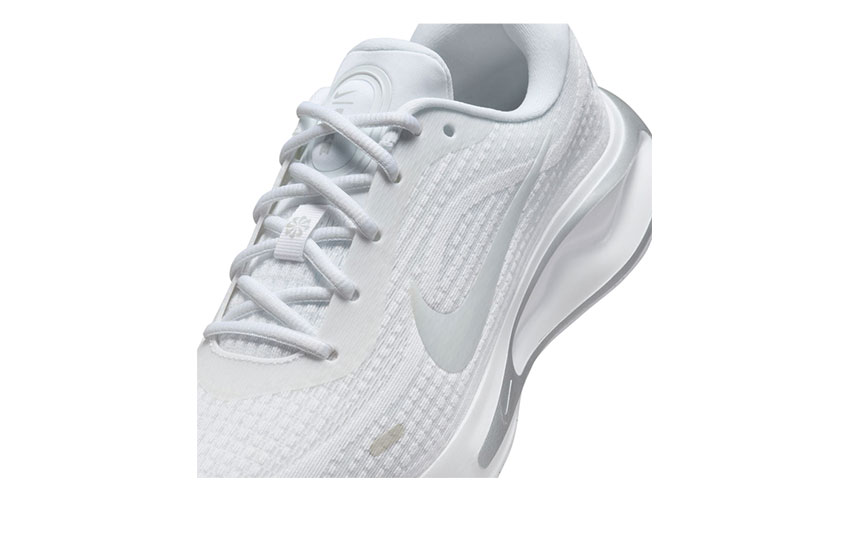 NIKE（ナイキ） ランニングシューズ レディース NIKE FJ7765 ホワイト
