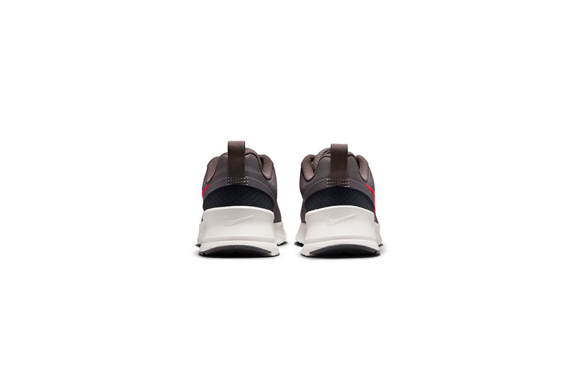 Nike ブラウン ホワイト スニーカー Nike スニーカー ホワイト/ブラウン - メルカリ