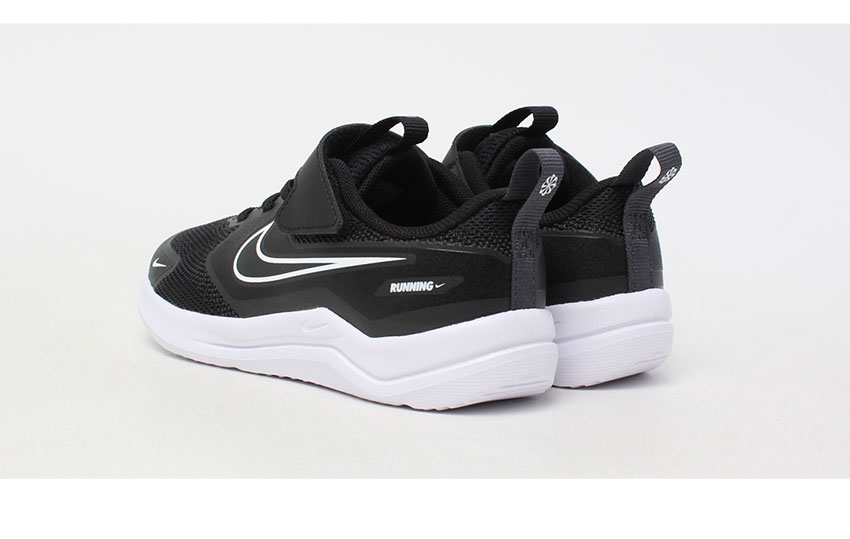 NIKE（ナイキ） スニーカー キッズ ベビー キッズ コスミック ランナー