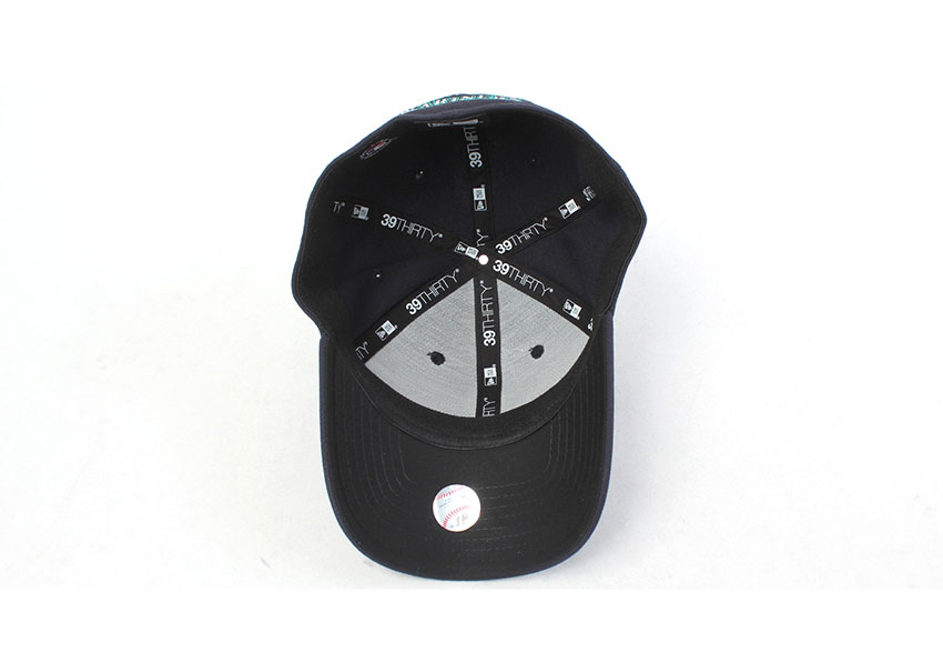 【美品】NEWERA レディースセットアップ　ブラックML NEW ERA（ニューエラ） 帽子 メンズ レディース Team Classic 39THIRTY