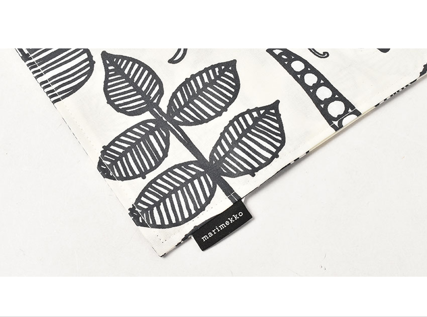 marimekko ランチョンマット 34 x 43 cm二枚セット marimekko ランチョンマット 34 x 43 cm二枚セット marimekko