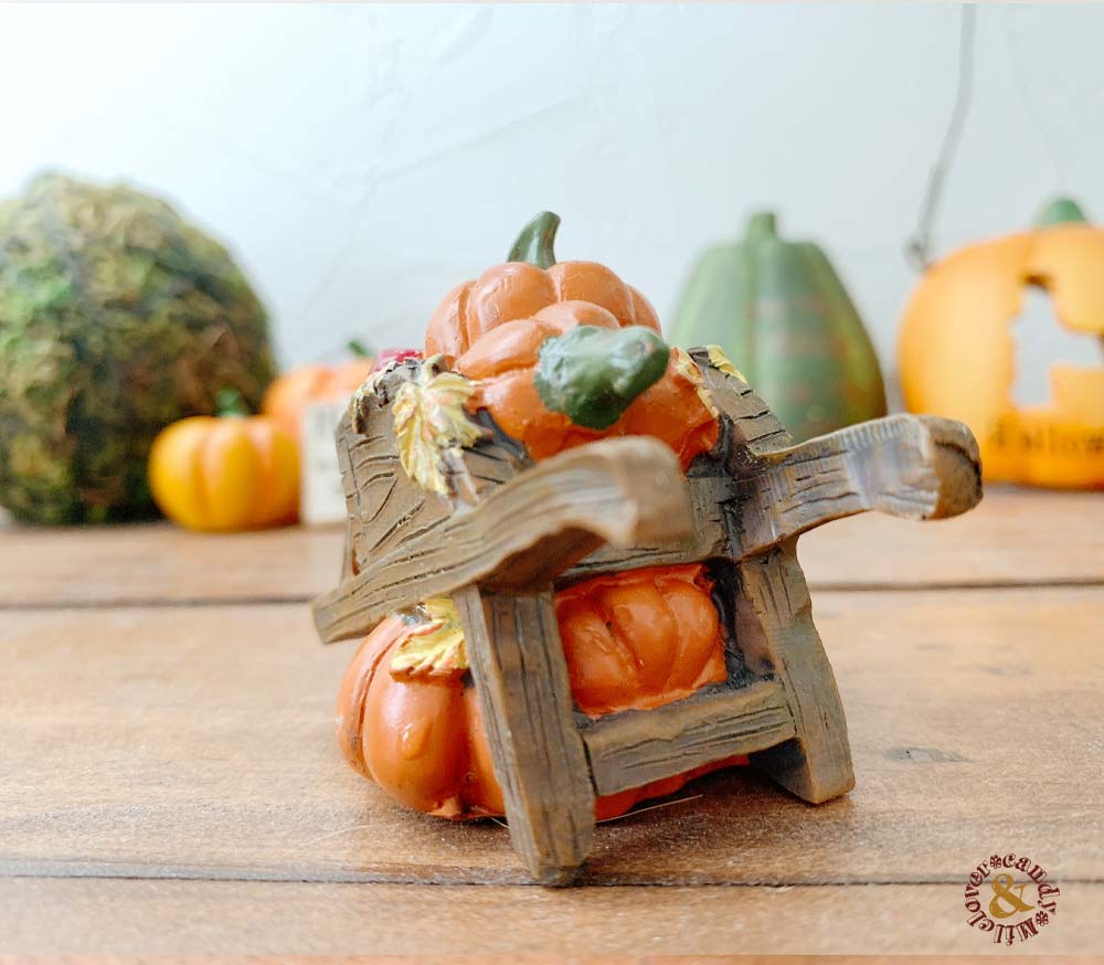 ハロウィン置物　かぼちゃの車　ナチュラルキッチン　飾り　インテリア　木製