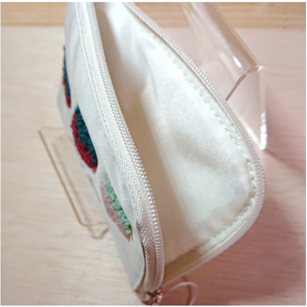 イチゴ サガラ刺繍 パスケース デイリーポーチ（いちご