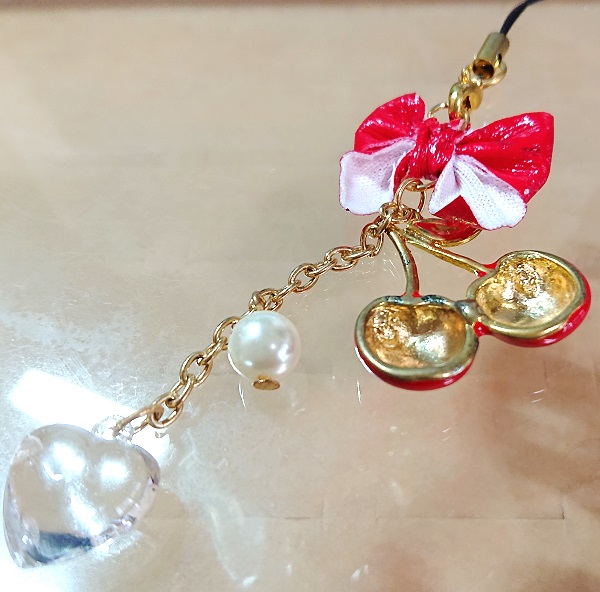 リボンとさくらんぼ 携帯ストラップ（レッド）ks5017/パールビーズ