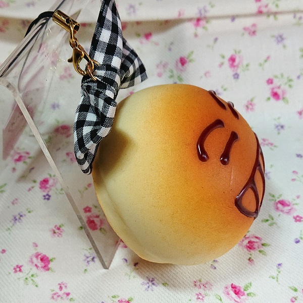 本物みたい ふわふわのパンのような 携帯ストラップ（スマイル_