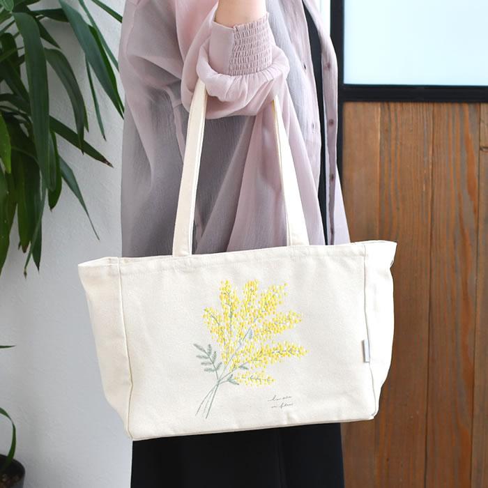 ブタさん刺繍トートバッグ　保冷バッグ ショルダーバッグ レディース 刺繍 保冷機能付き 保冷 エコバッグ 保冷