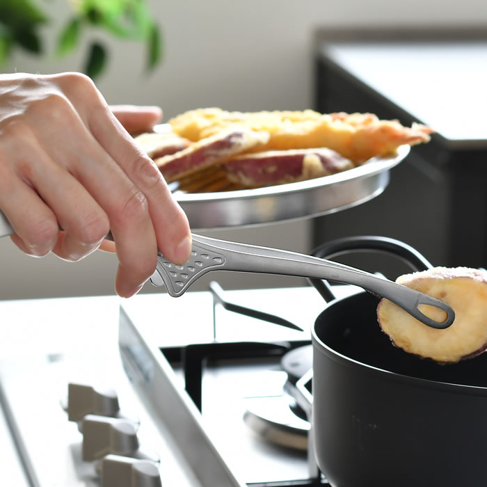 トング ステンレス 仙武堂 置いても先がつかないトング オールステンレス 大 トング 焼肉 取り分け 揚げ物 18-0 調理器具 BBQ 穴あき  アウトドア 日本製 : 710710-43417-0000 : 雑貨ショップドットコム - 通販 - Yahoo!ショッピング