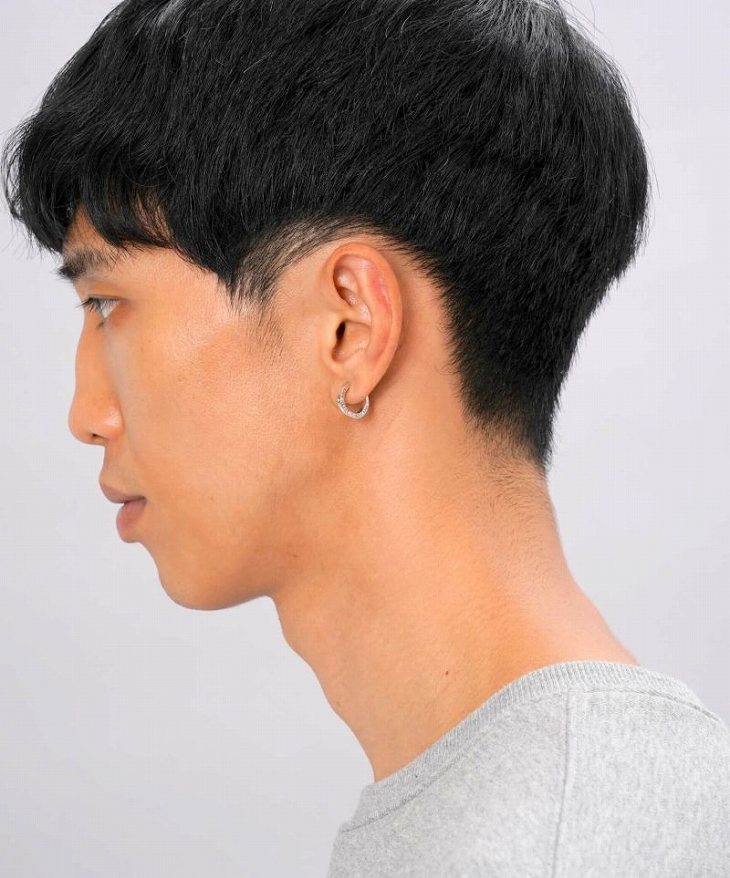新品 未使用 ライオンハート 合成ダイヤ ロゴ フープ ピアス