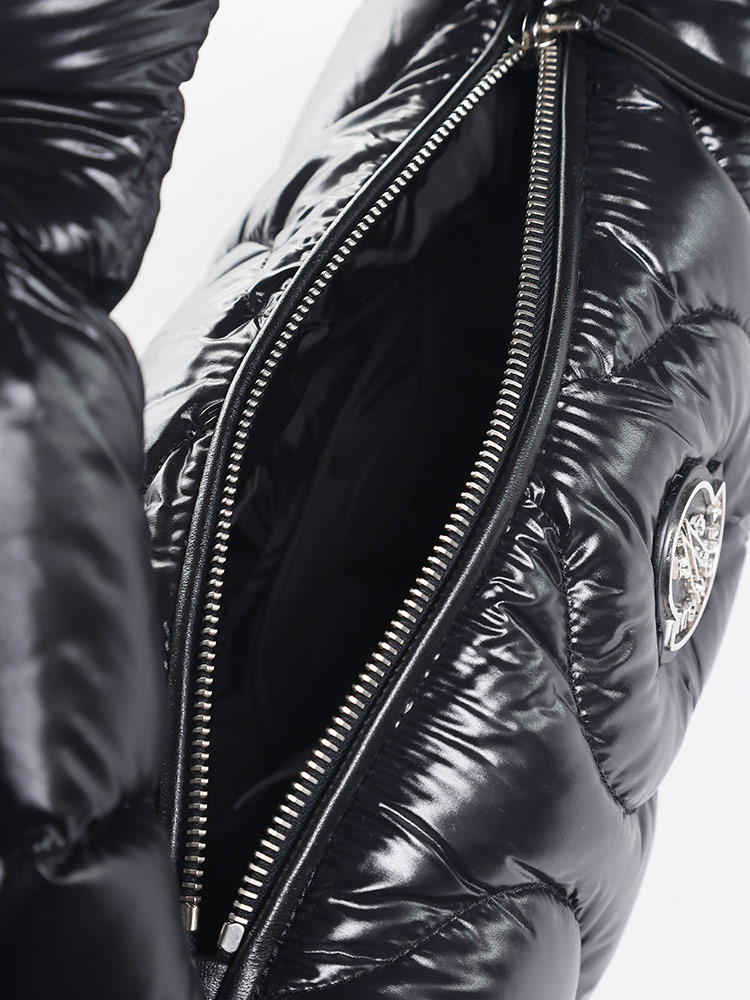 国内即送 MONCLER デリラ ホーボー バッグ 5C00001 M2974 国内即送 MONCLER デリラ ホーボー バッグ 5C00001 M2974