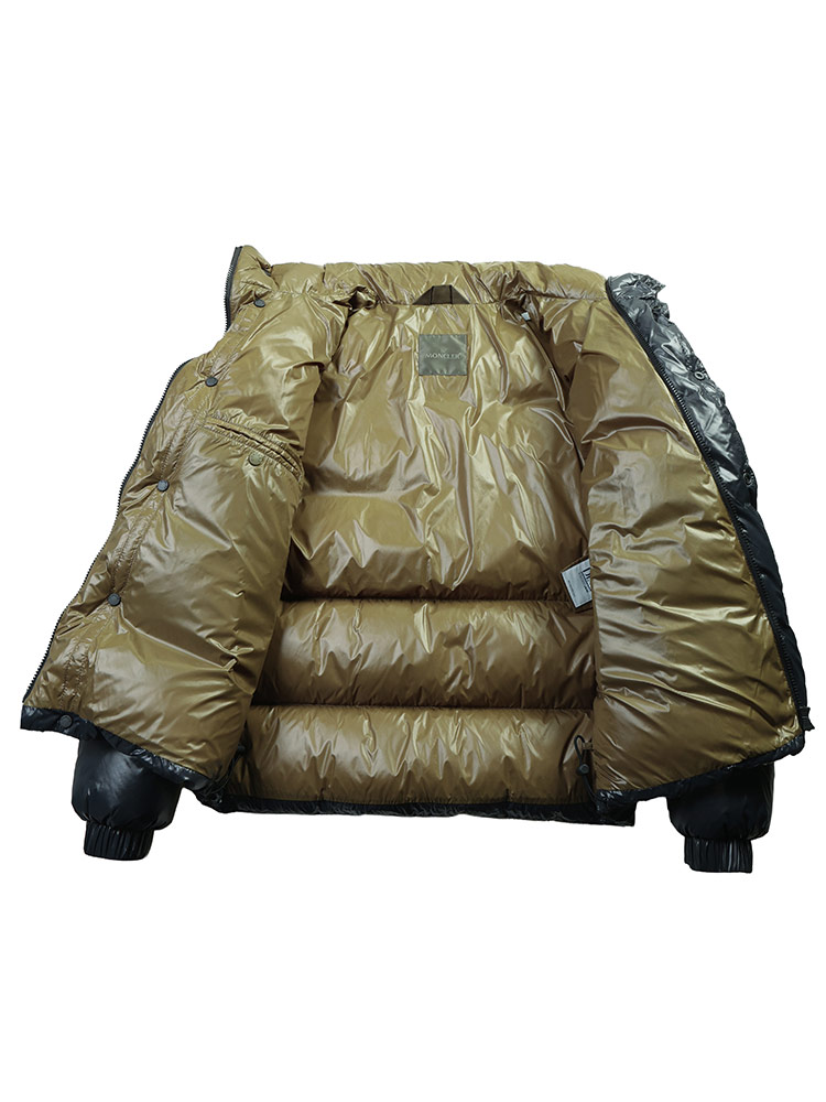 MONCLER（モンクレール） サガラワッペン フルジップ ダウンジャケット