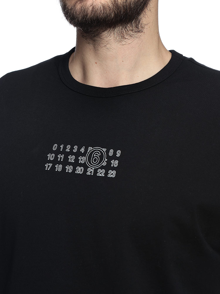 MM6 エムエムシックス メゾンマルジェラ Tシャツ　カレンダーロゴ MM6 エムエムシックス メゾン マルジェラ Tシャツ メンズ Maison
