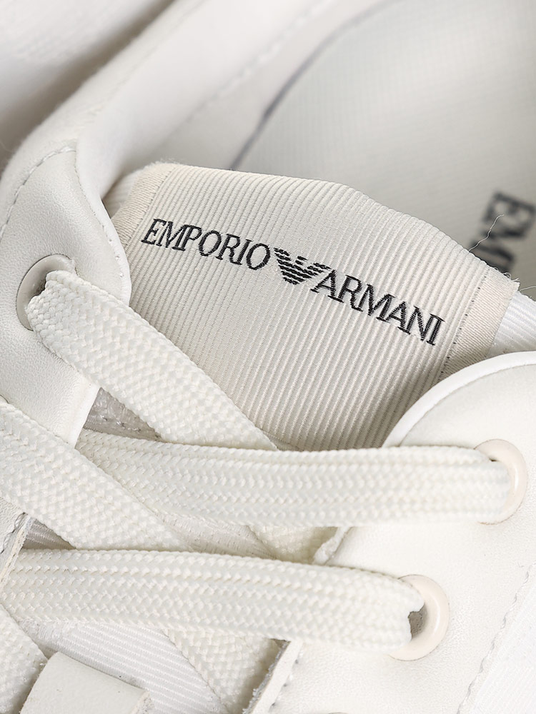 EMPORIO ARMANI スニーカー ホワイト ネイビー ブランドロゴ Leather sneakers with side logo | Emporio Armani