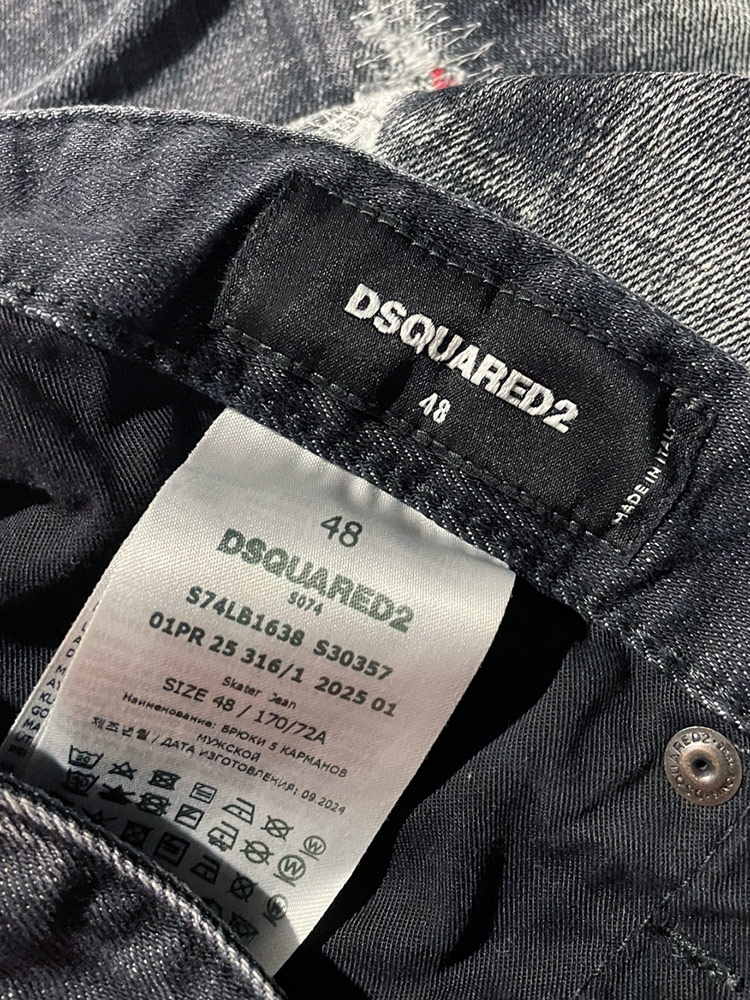 【美品】DSQUARED　38　イタリア製　フレア　シンプル　ダメージ加工 DSQUARED2（ディースクエアード） ダメージ加工 ボタンフライ ジーンズ