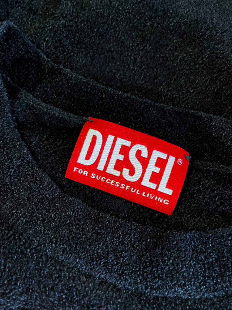 ディーゼル DIESEL カットアウトロゴクロップドスウェット ブルー Mサイズ ディーゼル DIESEL カットアウトロゴクロップドスウェット ブルー M