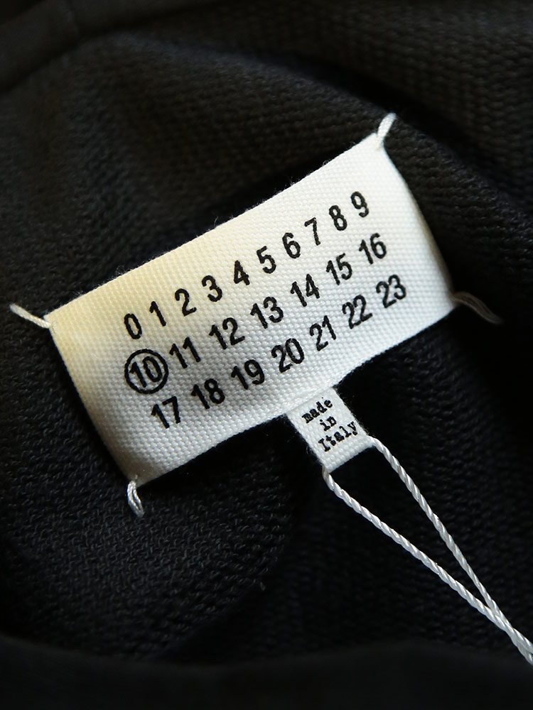 Maison Margiela（メゾンマルジェラ） フーディ トップス 反転ロゴ刺繍