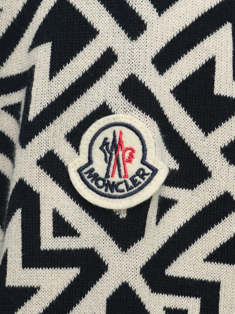 MONCLER（モンクレール） ニット メンズ ワッペン 総柄 クルーネック