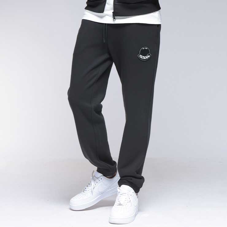 MONCLER（モンクレール） エンボスロゴパッチ スウェットパンツ