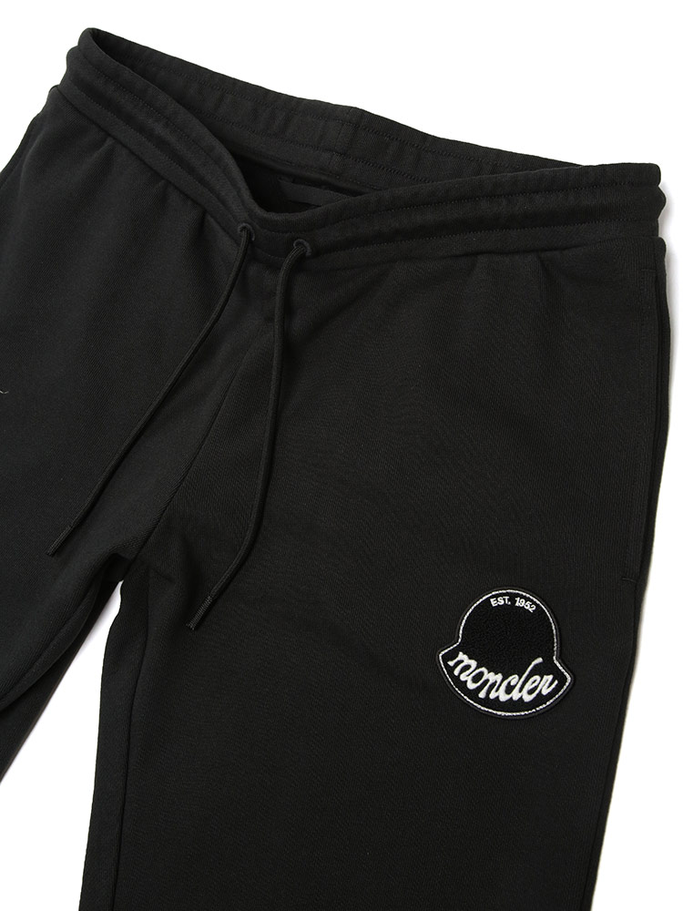 MONCLER（モンクレール） エンボスロゴパッチ スウェットパンツ
