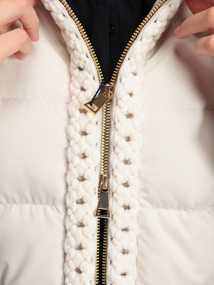 MONCLER（モンクレール） ノーカラー フルジップ ダウンジャケット