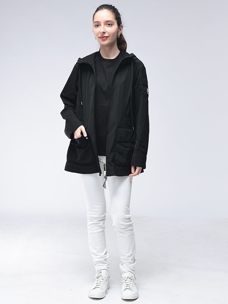 MONCLER ナイロンジャケット レディース 美品 （期間限定値下げ） MONCLER（モンクレール） レディース ジャケット ロゴ フード