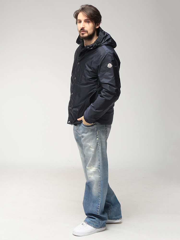 MONCLER（モンクレール） メンズ ダウンジャケット ネックロゴテープ