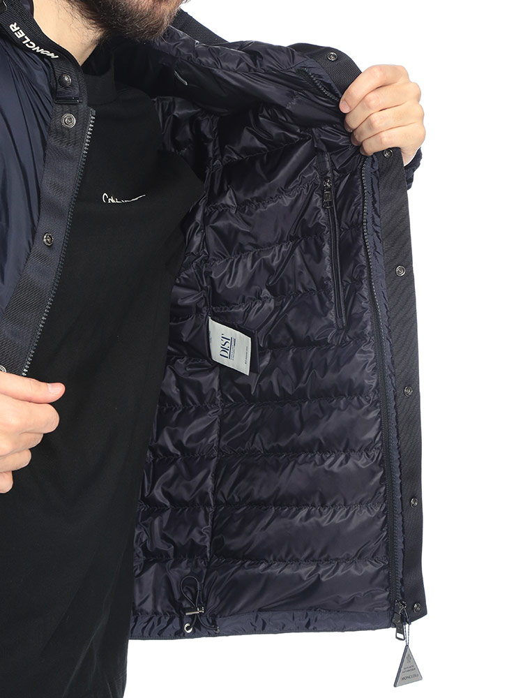 MONCLER（モンクレール） メンズ ダウンジャケット ネックロゴテープ