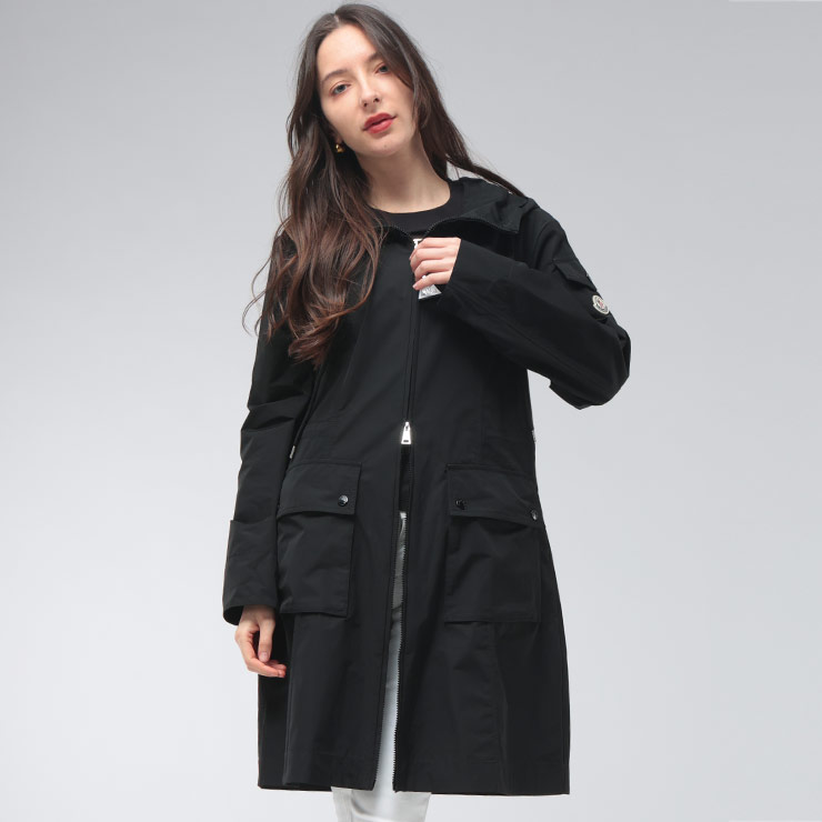 超美品　モンクレールPOTENTILLE ナイロン　スプリングコート　ブルゾン MONCLER（モンクレール） レディース ナイロンコート Laerte ロゴ