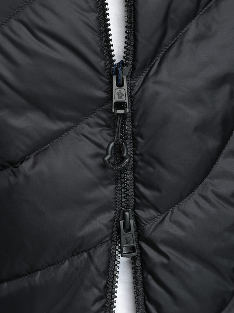 MONCLER モンクレール カーブキルティング フルジップ ショートダウン