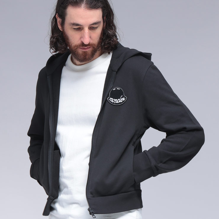MONCLER（モンクレール） エンボスロゴパッチ フルジップ パーカー